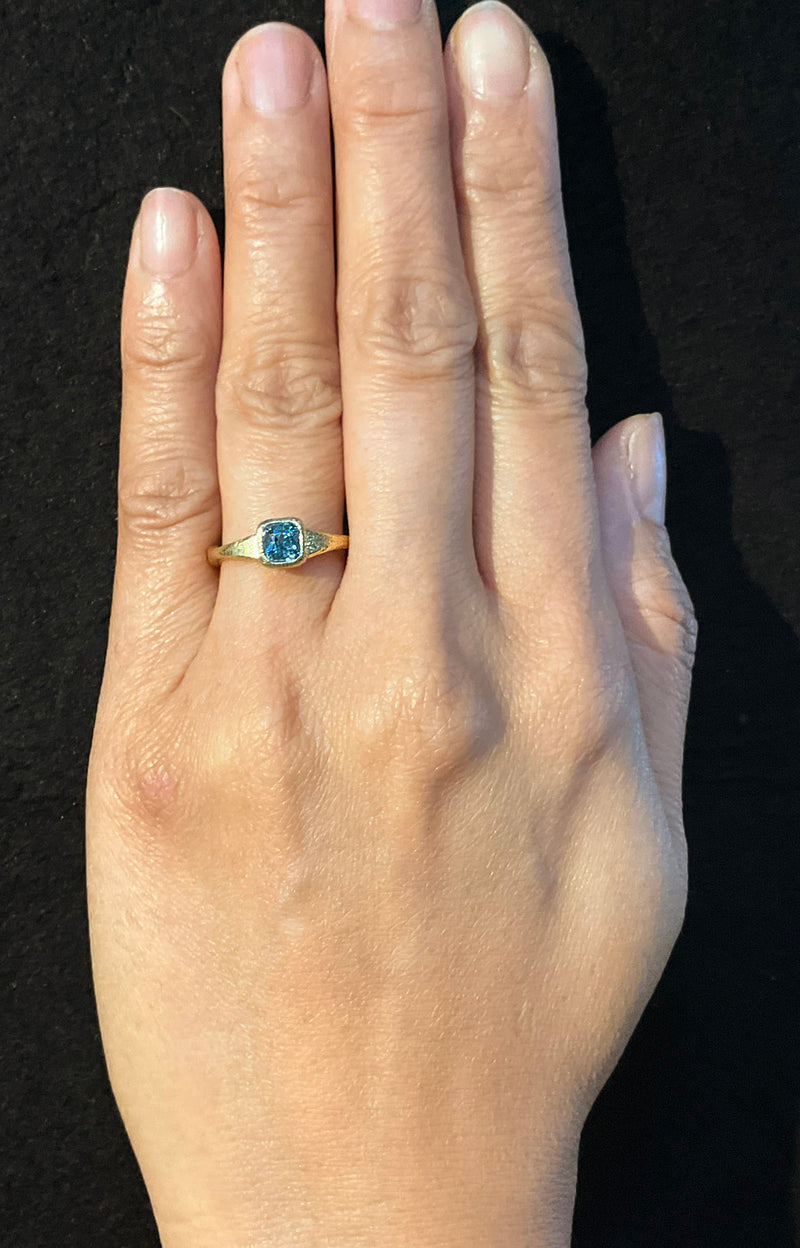 Forged Cushion Cut Blue Zircon Ring in 18k gold on hand