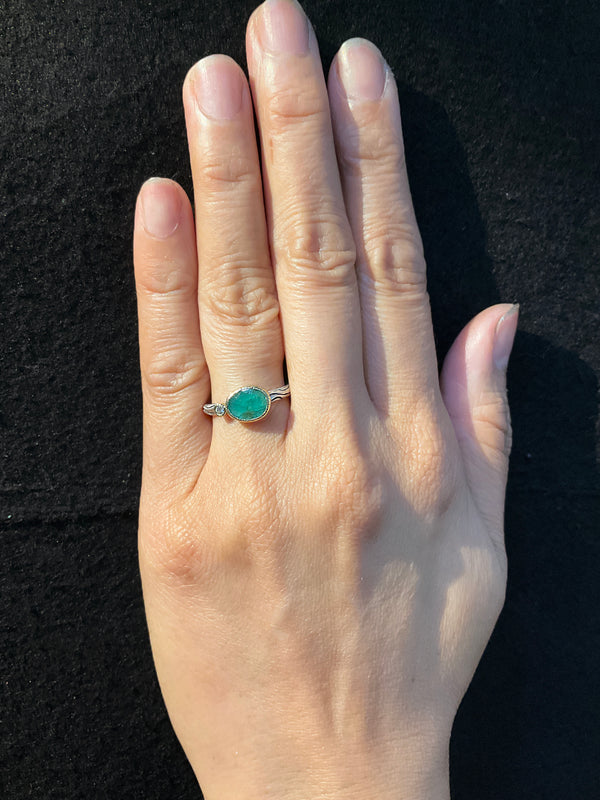 Wood Grain Free-form Emerald Ring with diamond on hnad